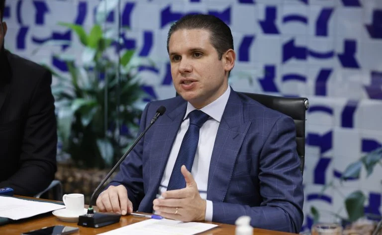 ECA Digital entra em vigor no Brasil, Câmara dos Deputados destaca pilares da lei para proteger crianças e adolescentes nas plataformas digitais Motta destaca papel da Câmara na aprovação do ECA Digital, que entrou em vigor nesta terça-feira - Notícias
