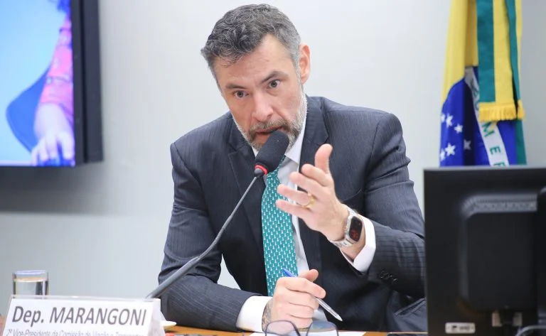 Prisão imediata do agressor que descumpre medida protetiva: CCJ aprova PL 5125/23 e texto vai ao Plenário da Câmara dos Deputados Comissão aprova projeto que prevê prisão imediata do agressor que descumpre medida protetiva - Notícias