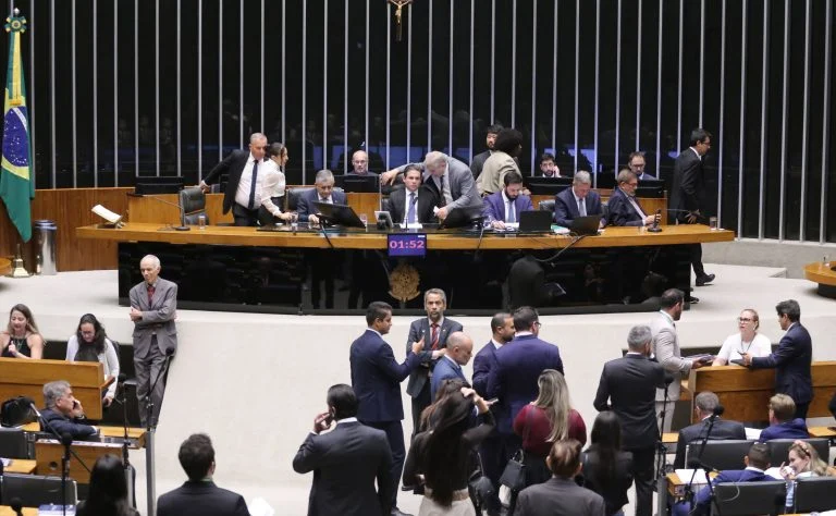 Câmara aprova divulgação de imagens de crimes em estabelecimentos comerciais: o que muda na LGPD e quais são os limites Câmara aprova autorização para estabelecimento comercial divulgar imagens de pessoas flagradas cometendo crime - Notícias