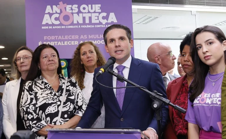 Sala Lilás da Câmara: Hugo Motta inaugura espaço de acolhimento para mulheres vítimas de violência e defende expansão nacional Hugo Motta inaugura Sala Lilás da Câmara para acolher mulheres vítimas de violência - Notícias