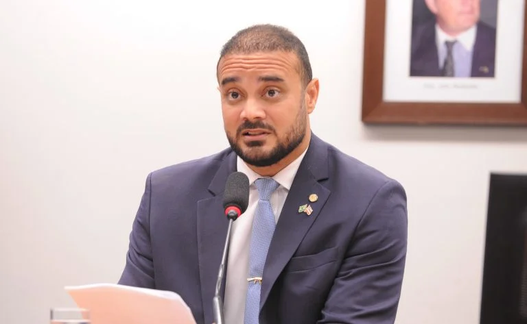 Monitoramento de presos com câmeras, GPS e biometria avança na Câmara dos Deputados, entenda como funcionará o SCMEA e quem será priorizado Comissão aprova monitoramento de presos com uso de câmeras, GPS e biometria - Notícias