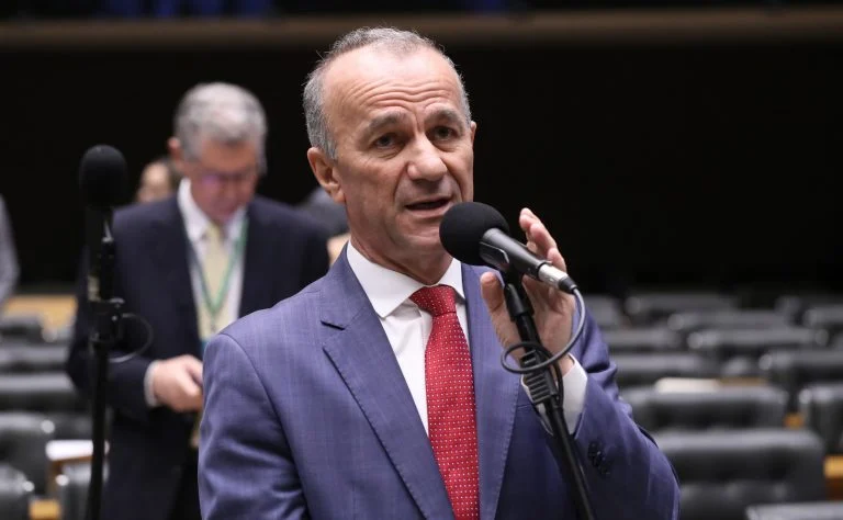 Câmara aprova criação do Dia Nacional em Memória das Vítimas de Trânsito, 7 de maio entra no calendário e texto segue para sanção Câmara aprova projeto que cria o Dia Nacional em Memória das Vítimas de Trânsito - Notícias
