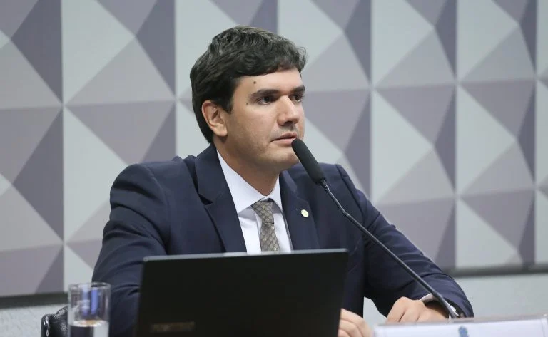 Reajuste da remuneração das forças de segurança do DF avança no Congresso, comissão mista aprova MP 1326/25 com aumentos de até 28,4% Comissão mista aprova medida provisória que reajusta remuneração das forças de segurança do DF - Notícias