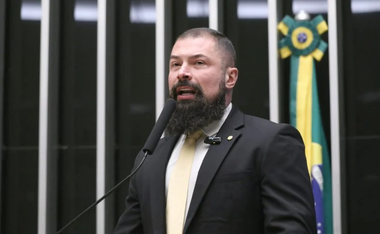 Comissão da Câmara aprova uso do Fundo Nacional de Segurança Pública no combate a fraudes e golpes digitais; entenda o que muda no PL 5368/25 Comissão aprova uso de fundo de segurança para combate a fraudes e golpes digitais - Notícias