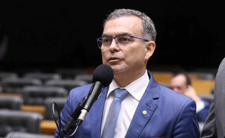 Comissão da Câmara aprova programa de apoio às famílias de agentes de segurança mortos ou feridos em serviço, veja benefícios e quem terá direito Comissão aprova programa de apoio para famílias de agentes de segurança mortos ou feridos em serviço - Notícias