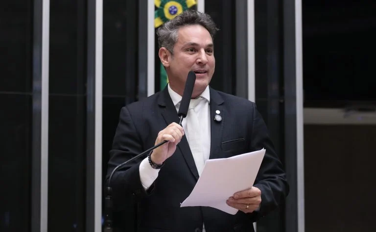 Indenização de arma devolvida na PF: Comissão da Câmara aprova regra com valor médio de mercado e nota fiscal no cálculo Comissão aprova proposta com regra para indenizar arma devolvida - Notícias