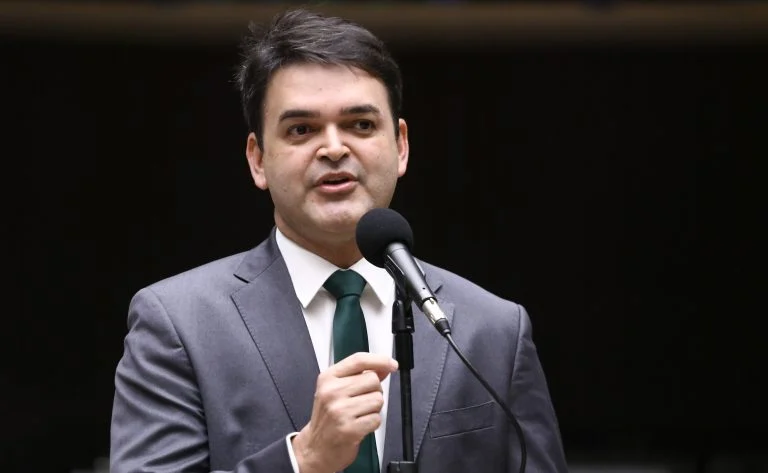 Visitas de autoridades a presos: projeto de lei define regras rígidas, cria portal de transparência e criminaliza ingresso sem autorização Projeto estabelece regras para visitas de autoridades a presos - Notícias