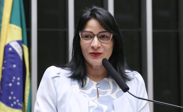 Disque Parente 231 é aprovado em comissão da Câmara para denunciar violência contra indígenas, com sigilo e integração ao Fala.BR Comissão aprova criação do Disque Parente para denunciar violência contra indígenas - Notícias