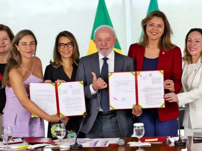 Violência contra a mulher: 3 novas leis sancionadas por Lula trazem tornozeleira para agressores, tipificam violência vicária e criam dia de proteção a indígenas Três novas leis ampliam proteção às mulheres e modernizam enfrentamento à violência de gênero - Notícias