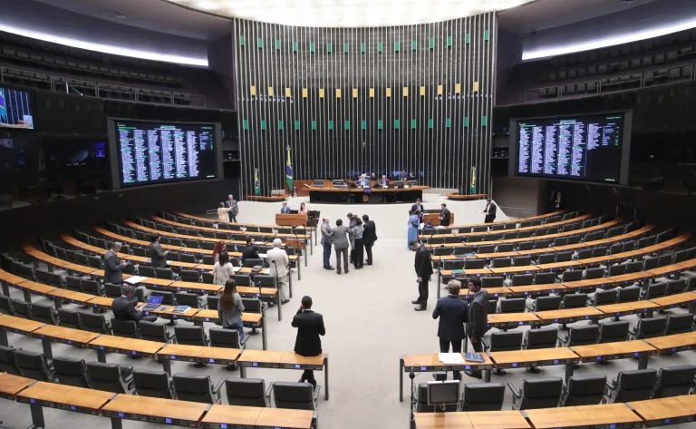 Câmara aprova envio de 5% das multas de trânsito ao Fundo Nacional de Segurança Pública, entenda regras, usos e o que falta para valer Câmara aprova projeto que direciona 5% das multas de trânsito ao Fundo Nacional de Segurança - Notícias