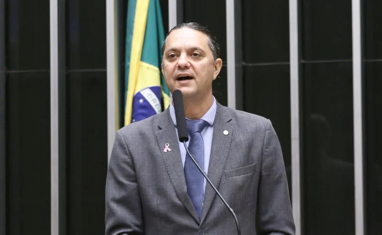 Golpes financeiros contra idosos: comissão da Câmara aprova rede nacional de alerta e punições mais duras Comissão aprova rede de proteção contra golpes e abusos financeiros contra idosos - Notícias