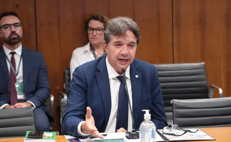 Protetor de escapamento em motos: Comissão de Viação e Transportes aprova PL 4342/23 e inclui catalisador no Código de Trânsito Brasileiro Comissão aprova instalação obrigatória de protetor de escapamento em motos - Notícias