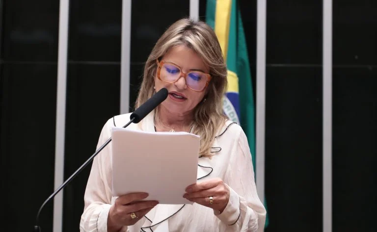 Comissão da Câmara aprova programa para combater a violência financeira contra pessoas idosas, com novas regras para bancos e cartórios Comissão aprova programa de combate à violência financeira contra pessoas idosas - Notícias