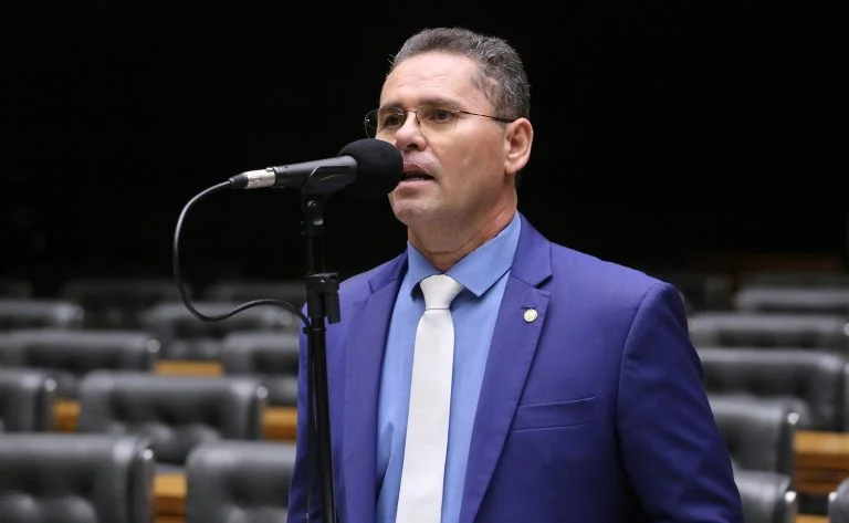 Comissão da Câmara aprova reeducação obrigatória para agressores domésticos, entenda o que muda com o PL 232/26 na Lei de Execução Penal Comissão aprova proposta de reeducação obrigatória para agressores domésticos - Notícias