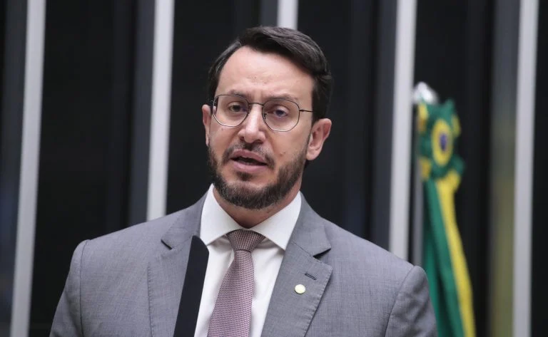 Crimes cibernéticos contra animais: Câmara debate o PL 1043/26 em audiência interativa nesta quinta (30), saiba como participar Comissão discute política de prevenção a crimes cibernéticos contra animais; participe - Notícias