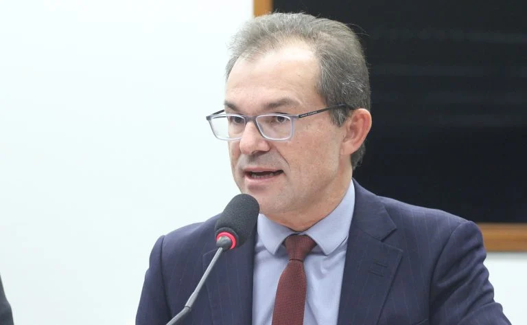 Crime controla acesso à internet de 6 milhões de brasileiros, afirma representante de operadoras - Notícias