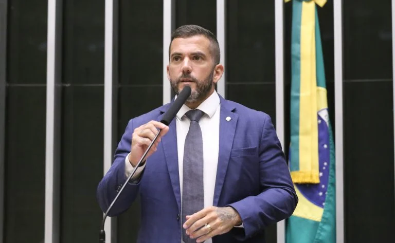 Comissão aprova penas maiores para tráfico de drogas com uso de aeronaves - Notícias
