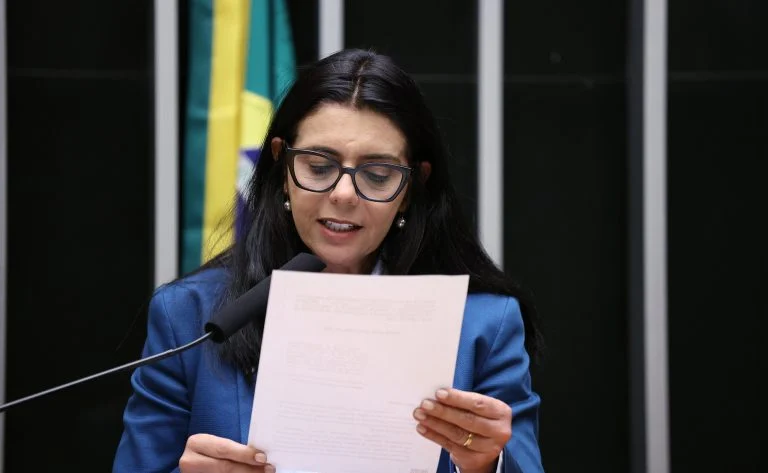 Aumento de penas para estupro e assédio sexual: entenda as mudanças aprovadas na Câmara em 2026 e os próximos passos no Senado Câmara aprova aumento de penas para estupro e assédio sexual - Notícias