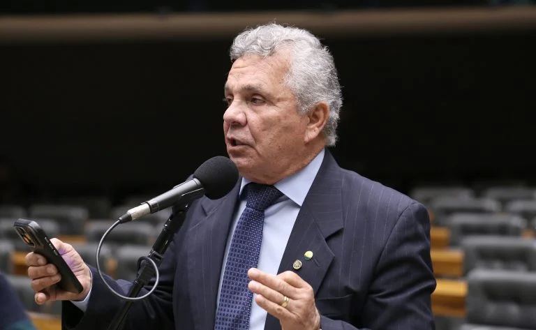 Controle de acesso em áreas residenciais: Comissão da Câmara aprova regra que dá aos municípios poder para monitorar bairros e controlar circulação de veículos no Estatuto da Cidade Comissão aprova possibilidade de controle de acesso em áreas residenciais - Notícias