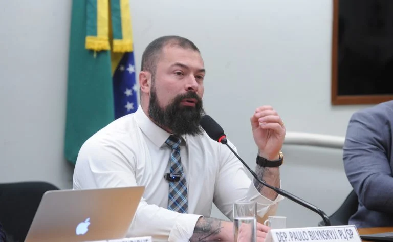 Posse e porte de arma de fogo: Comissão da Câmara aprova PL que aceita declaração de risco como justificativa; veja o que muda e os próximos passos Comissão aprova projeto que facilita a obtenção de posse e porte de arma de fogo - Notícias
