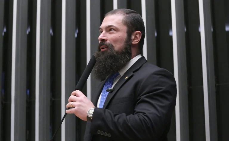 Comissão da Câmara aprova projeto que proíbe atividade empresarial de condenados por crime organizado, entenda o que muda e os próximos passos Comissão aprova projeto que proíbe atividade empresarial de condenados por crime organizado - Notícias