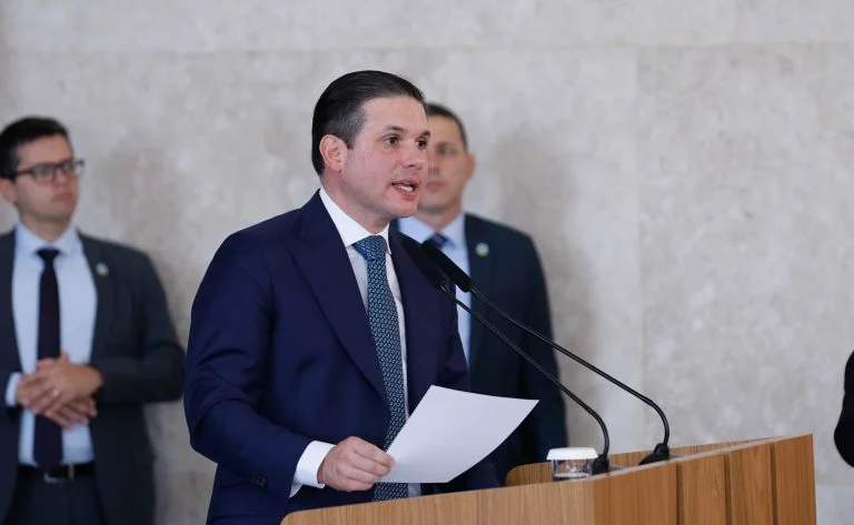 Hugo Motta defende ação coordenada contra o crime organizado e ressalta 50 propostas aprovadas na Câmara Motta defende ação coordenada no combate ao crime organizado - Notícias