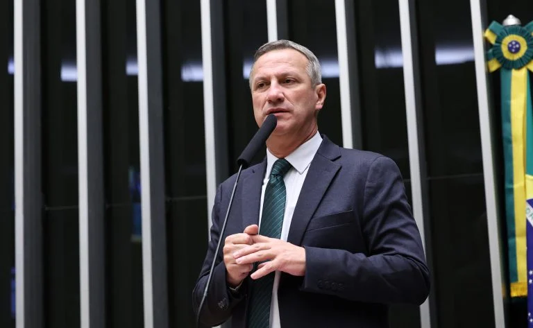 Comissão de Segurança da Câmara aprova PL que criminaliza domínio territorial por grupos criminosos e endurece penas contra milícias e terroristas Comissão de Segurança aprova projeto que criminaliza domínio territorial por grupos criminosos - Notícias