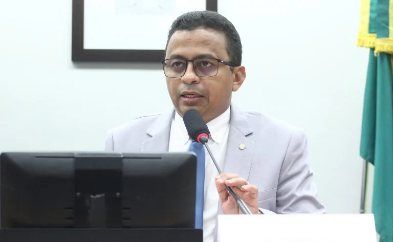 Comissão de Saúde da Câmara aprova expansão do apoio psicológico aos profissionais da segurança pública no PL 1966/25, com ouvidorias independentes e capacitação permanente Comissão aprova projeto que amplia iniciativas de apoio psicológico aos profissionais da segurança pública - Notícias