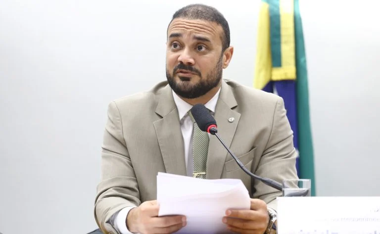 Auxílio para familiares de policial morto em serviço avança na Câmara: entenda o que prevê o PL 4258/24 e os próximos passos Comissão de Segurança Pública aprova auxílio para familiares de policial morto em serviço - Notícias