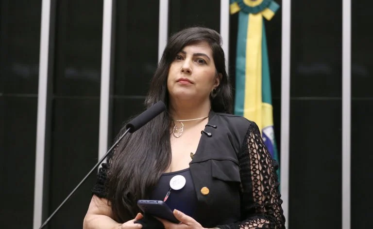 Lei Bárbara Penna: o que muda na punição a agressores que ameaçam vítimas durante a pena, com RDD e novo crime de tortura já em vigor Lei Bárbara Penna aumenta punição para agressor que ameaçar vítima durante cumprimento da pena - Notícias