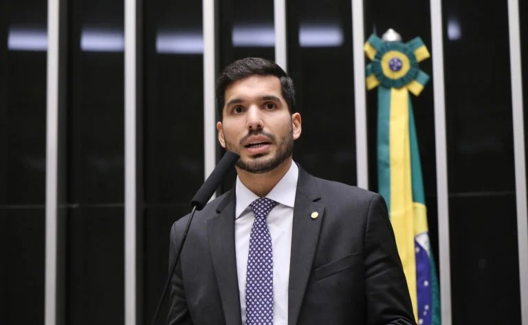Comissão de Segurança da Câmara aprova projeto que proíbe redução de pena por estudo para membros de facções, entenda o PL 3855/25 e o que muda na Lei de Execução Penal Comissão aprova projeto que proíbe redução de pena por estudo para membros de facções - Notícias