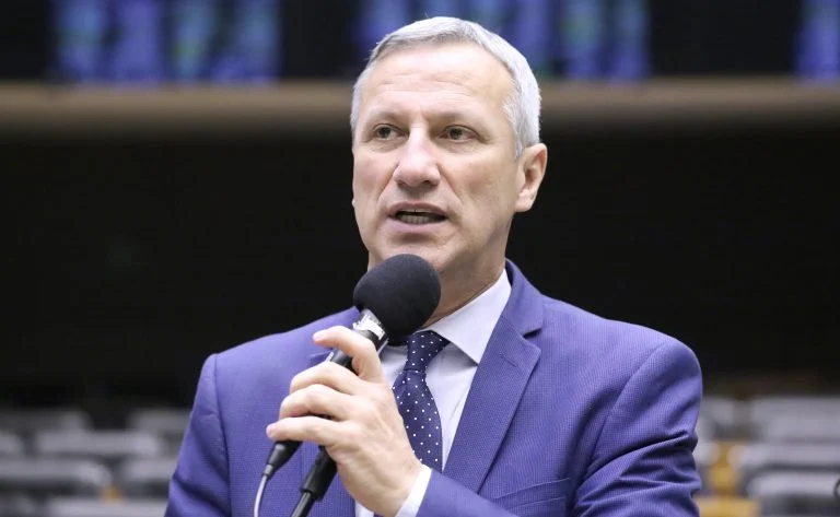 Repasse do Funpen: Comissão de Segurança Pública aprova PLP 56/25 e reserva 10% do Fundo a estados e municípios com presos por tráfico internacional Comissão aprova repasse do Funpen para estados e municípios com presos por tráfico internacional - Notícias