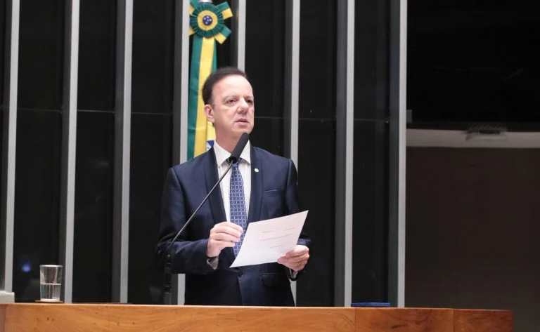 Comissão de Educação da Câmara aprova diretrizes na LDB para o combate à violência nas escolas, com denúncias anônimas e capacitação contínua Comissão aprova projeto que reforça o combate à violência nas escolas - Notícias
