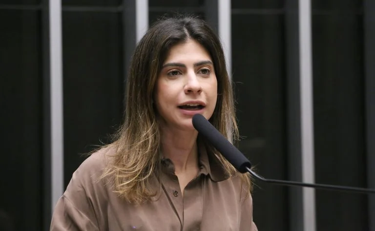 Câmara avança em pacote com câmeras, reconhecimento facial e Alerta Âmber para combater o desaparecimento de pessoas no Brasil Comissão aprova uso de câmera e alerta internacional contra desaparecimento de pessoas - Notícias