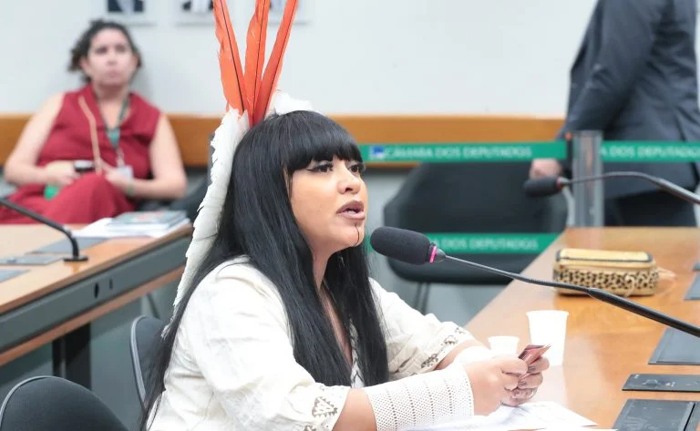Medida protetiva: comissão da Câmara aprova projeto que impede cancelamento sem ouvir a vítima e endurece a Lei Maria da Penha Comissão aprova projeto que proíbe o fim de medida protetiva sem ouvir a vítima - Notícias
