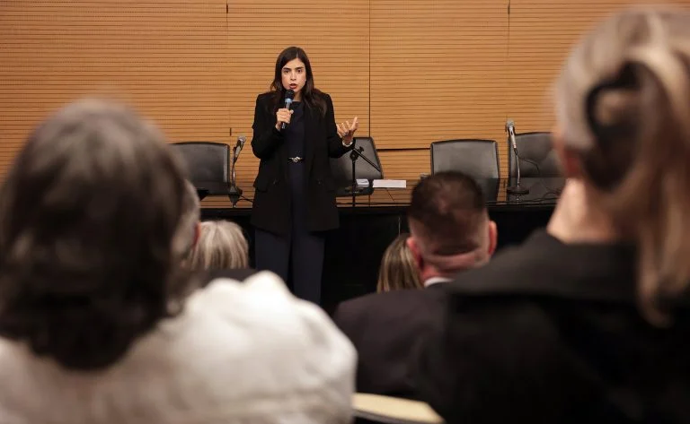Crimes motivados por misoginia: Câmara vota relatório final que equipara ódio às mulheres ao crime de racismo e mira grupos de ódio online Grupo de trabalho apresenta nesta terça-feira relatório sobre crimes motivados por misoginia - Notícias