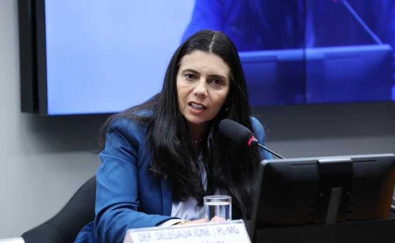PL 6138/25: Comissão da Câmara aprova obrigação para órgãos públicos exibirem, de forma permanente, canais de denúncia e proteção às mulheres Comissão aprova projeto que obriga órgãos públicos a divulgar canais de denúncia e proteção às mulheres - Notícias