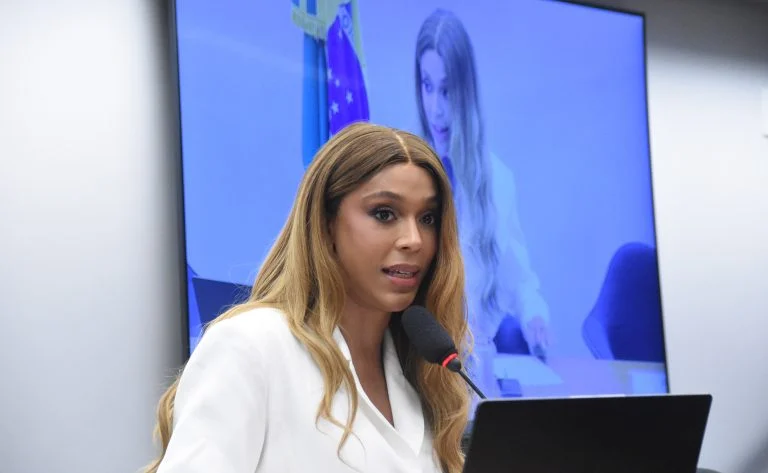 Comissão da Câmara aprova multa diária para proteção de vítimas de violência doméstica na Lei Maria da Penha, entenda o que muda e os próximos passos Comissão aprova multa diária para proteção de vítimas de violência - Notícias