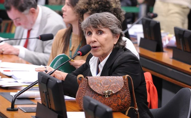 Comissão da Câmara aprova Serviço de Acolhimento Institucional para mulheres vítimas de violência, integrado à Loas, o que muda e próximos passos Comissão aprova criação de serviço nacional de acolhimento para mulheres vítimas de violência - Notícias
