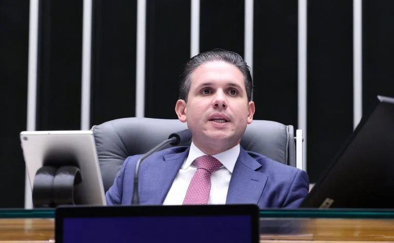 Câmara aprova urgência para o PL 896/23 e abre caminho para a criminalização da misoginia como racismo Câmara aprova regime de urgência para projeto que criminaliza a misoginia - Notícias