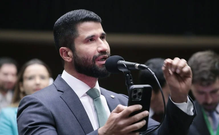 Entradas separadas para vítimas e agressores em delegacias e IMLs: Comissão de Segurança Pública aprova projeto com foco em acolhimento e sigilo Comissão aprova entradas separadas para vítimas e agressores em delegacias e IMLs - Notícias