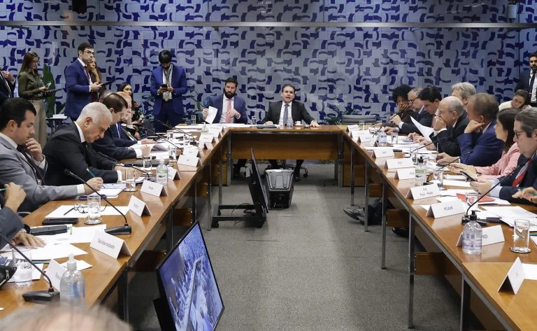Misoginia: Câmara adia votação do PL 896/23 por falta de consenso, e debates sobre mercados digitais e dívidas rurais ganham prioridade Líderes adiam votação de projeto sobre misoginia por falta de consenso - Notícias