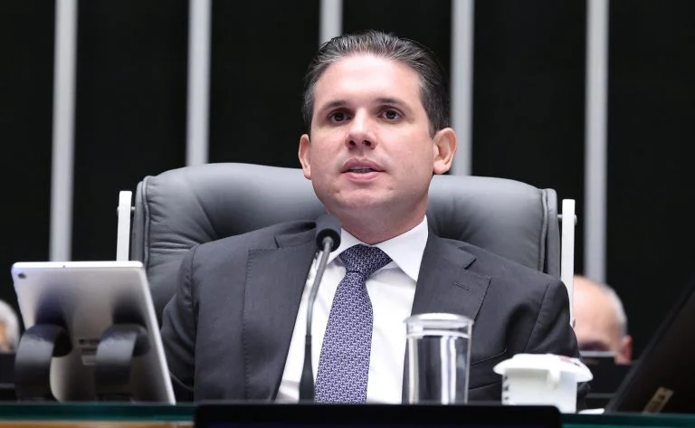 Violência contra mulheres: Hugo Motta celebra aprovação do PLP 41/26 que cria o Sistema Nacional de Enfrentamento, proposta segue ao Senado Hugo Motta comemora aprovação de projeto de combate à violência contra mulheres - Notícias