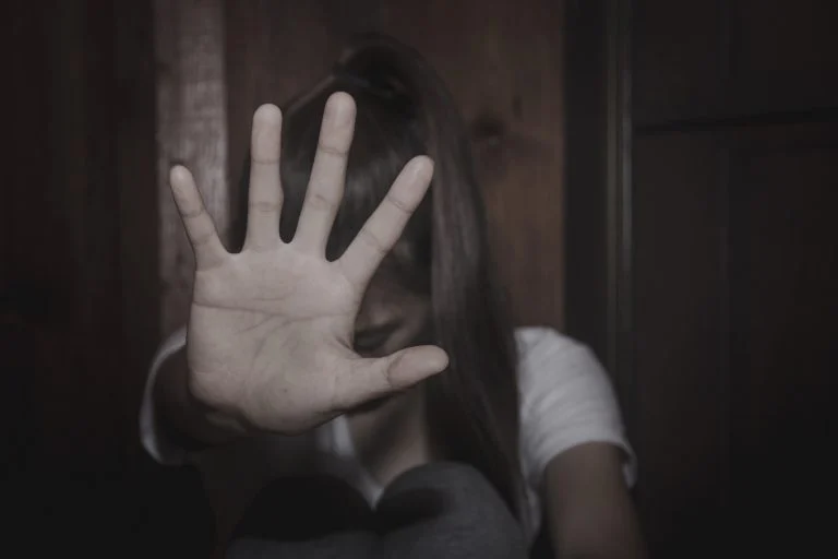 Lei 15.466/26 cria banco de boas práticas para combater violência contra a mulher, com acesso público e atualização anual Lei cria banco de boas práticas para combater violência contra mulher - Notícias