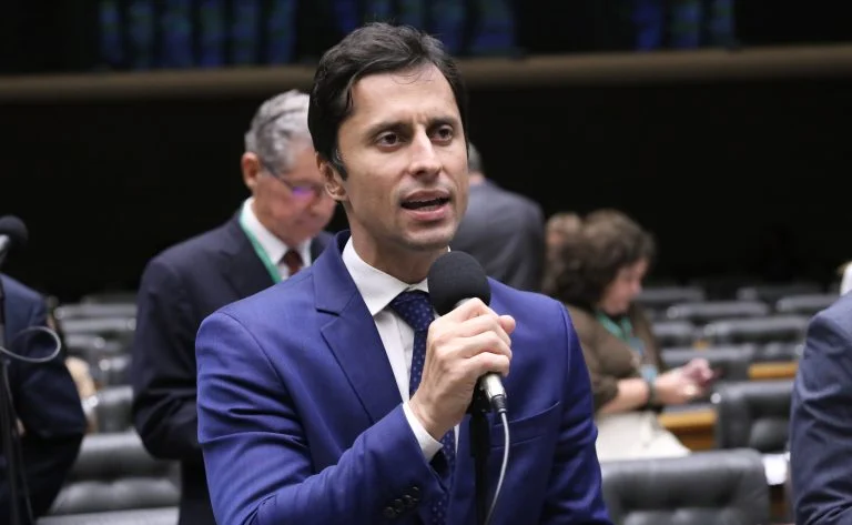 Prevenção à violência juvenil no Brasil: PL 462/26 propõe Sistema Nacional com cooperação federativa, metas anuais e transparência Projeto cria sistema nacional para prevenir violência contra jovens - Notícias