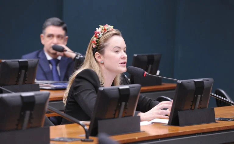 CCJ aprova admissibilidade da PEC 21/25 e avança a imprescritibilidade de crimes sexuais contra crianças na Constituição CCJ aprova admissibilidade de proposta que torna imprescritíveis crimes sexuais contra crianças - Notícias