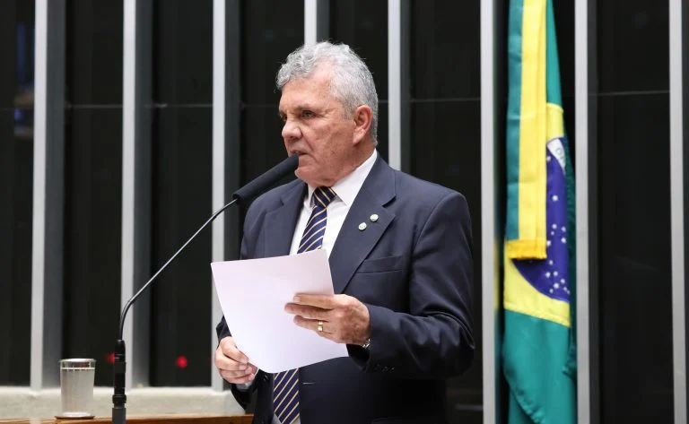 Suspensão de prescrição para condenado foragido: Câmara aprova PL 5500/19 e envia proposta ao Senado Câmara aprova suspensão de prescrição para condenado que fugir da prisão - Notícias