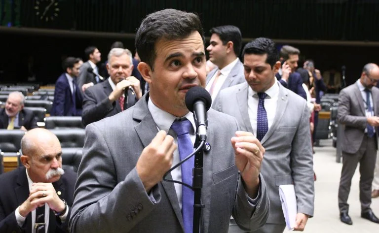 Notificação à vítima em até 48 horas: Comissão de Segurança Pública da Câmara aprova regra para decisões judiciais sobre agressor e reforça a Lei Maria da Penha Comissão aprova notificação à vítima em até 48 horas sobre decisões judiciais envolvendo agressor - Notícias
