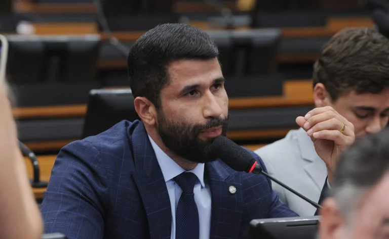 Aumento de pena para extorsão: Comissão da Câmara aprova punição até o dobro em crimes cometidos em grupo ou com arma Comissão aprova aumento de pena para extorsão cometida por grupo ou com arma - Notícias
