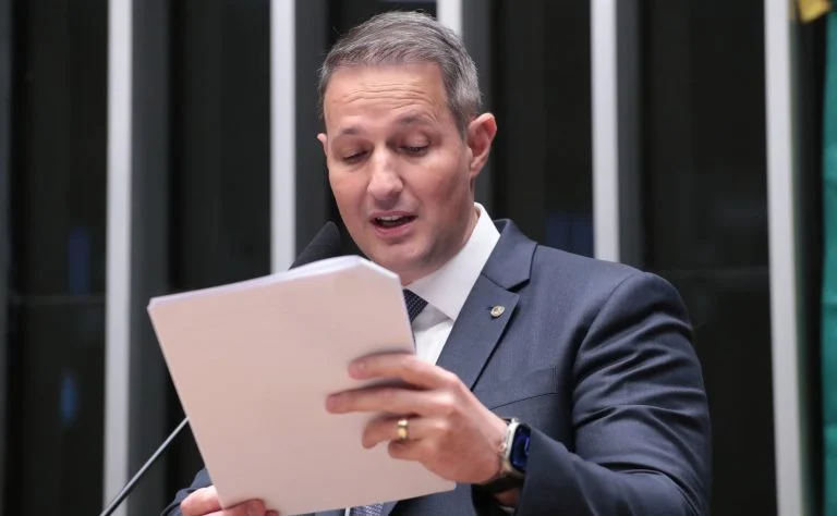 Crimes hediondos: PL 2301/26 mira organizações criminosas e milícias, endurece punições e pode ir direto ao Plenário Projeto torna hediondos alguns tipos de crimes cometidos por organizações criminosas e milícias - Notícias